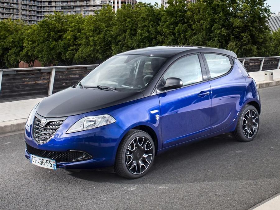  Lancia Ypsilon S by Stade Francais Paris 2013 года  (фото 3 из 10)